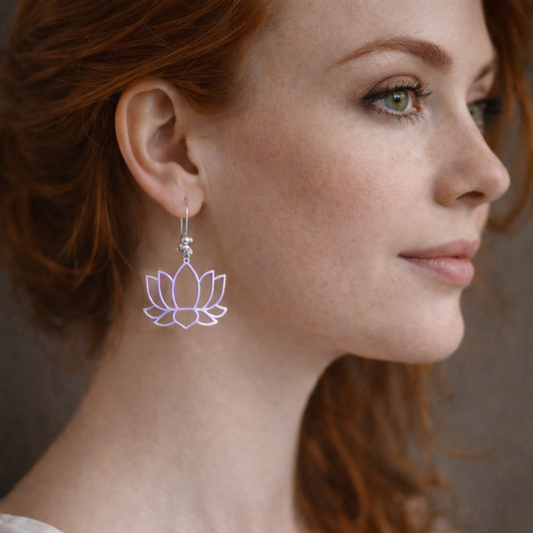 Boucles d'oreille en bois de tilleul - Lotus
